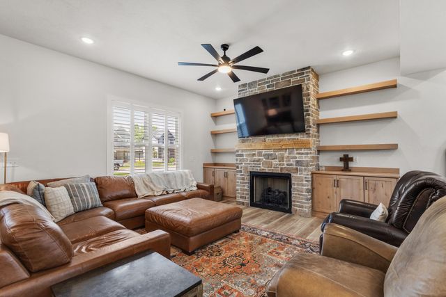 4900 S Aaron Avenue, Springfield, MO 65810