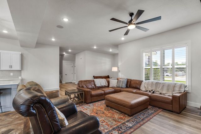 4900 S Aaron Avenue, Springfield, MO 65810