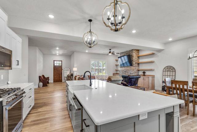 4900 S Aaron Avenue, Springfield, MO 65810