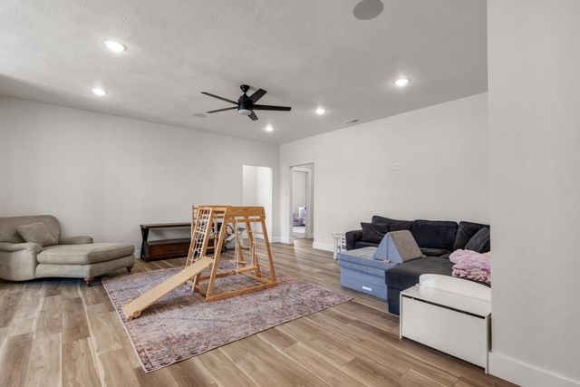 4900 S Aaron Avenue, Springfield, MO 65810