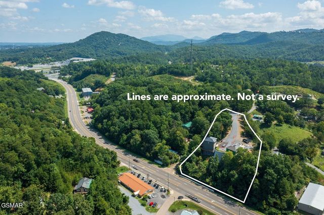 1130 Lee Cardwell Circle, Pigeon Forge, TN 37863