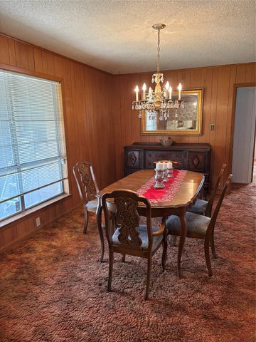 1102 Anthony Drive, Ennis, TX 75119