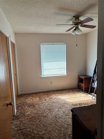 1102 Anthony Drive, Ennis, TX 75119