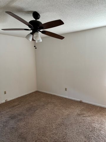 1102 Anthony Drive, Ennis, TX 75119
