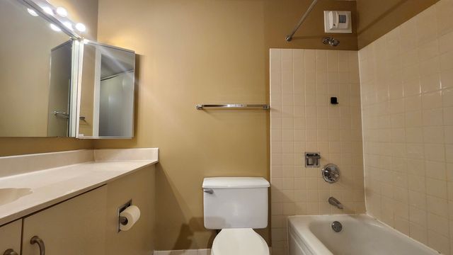 405 N WABASH Avenue 701, Chicago, IL 60611