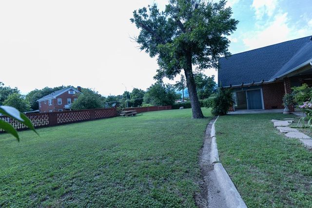 1001 W Walnut, Coleman, TX 76834