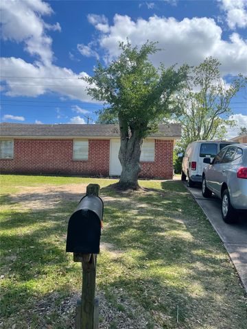 1801 Cardinal Drive, League City, TX 77573