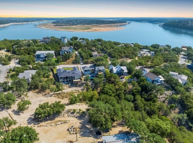 2107 Chisholm TRL, Spicewood, TX 78669