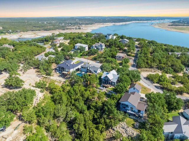 2107 Chisholm TRL, Spicewood, TX 78669