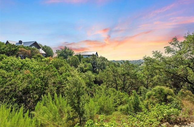 2107 Chisholm TRL, Spicewood, TX 78669