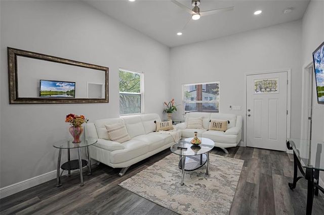 2335 W BEACH STREET, Tampa, FL 33607