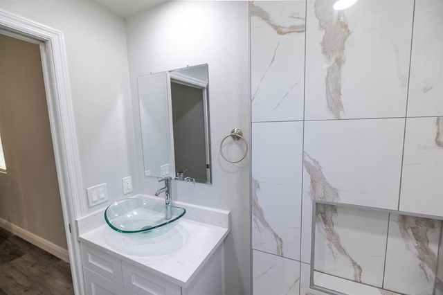 2335 W BEACH STREET, Tampa, FL 33607