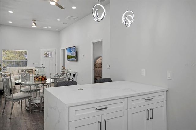 2335 W BEACH STREET, Tampa, FL 33607