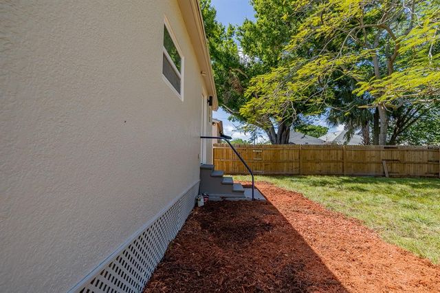 2335 W BEACH STREET, Tampa, FL 33607