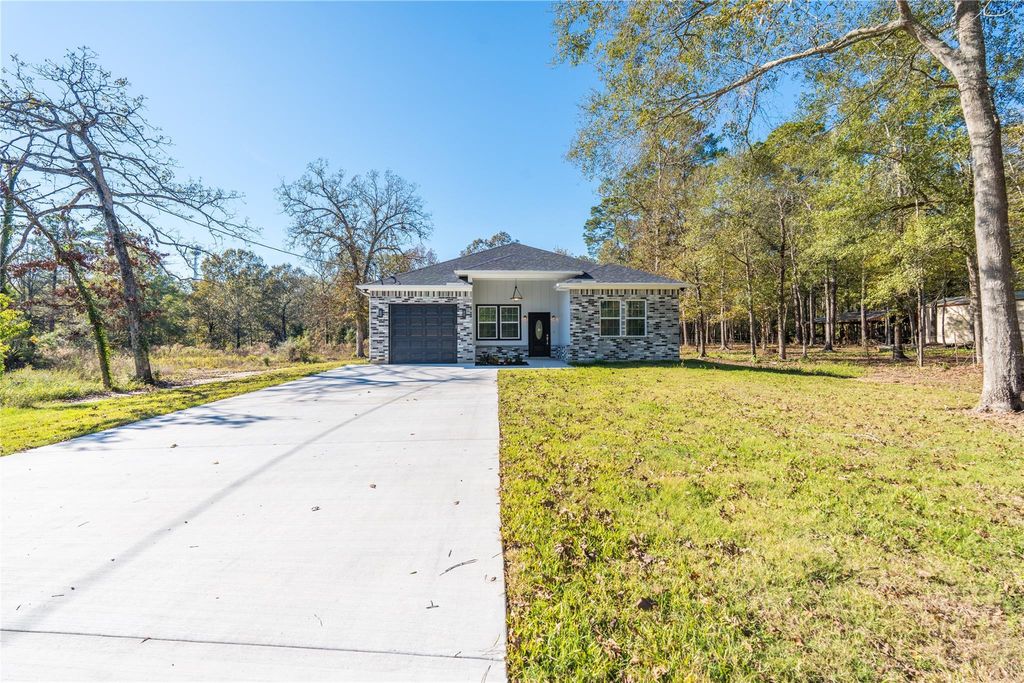 164 County Road 3370, Cleveland, TX 77327