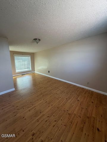 109 Ridgefield Dr Drive, Dandridge, TN 37725