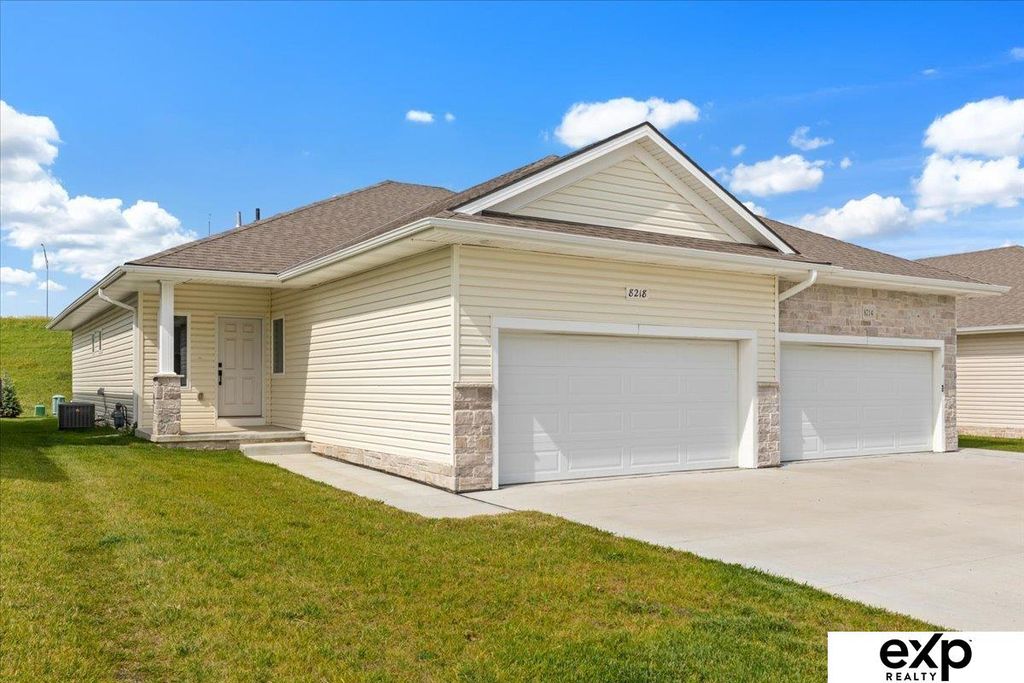 8218 S 178th Street, Omaha, NE 68136