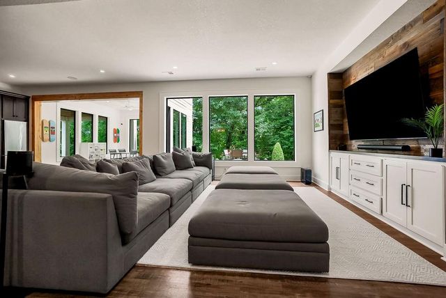 4951 NW Canyon Road, Lee's Summit, MO 64064