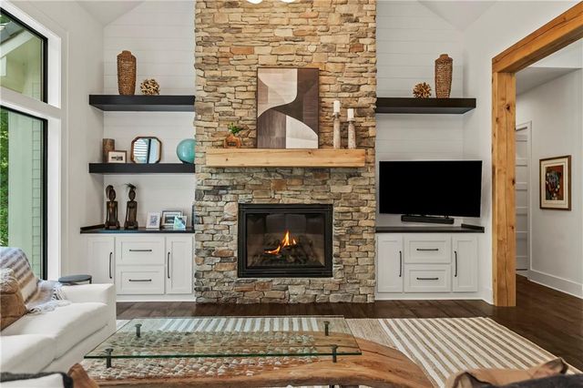 4951 NW Canyon Road, Lee's Summit, MO 64064