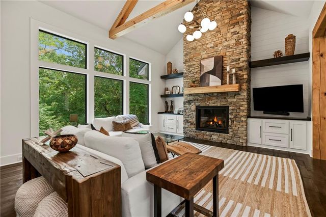 4951 NW Canyon Road, Lee's Summit, MO 64064
