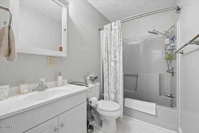 235 Sunny Way, Dandridge, TN 37725