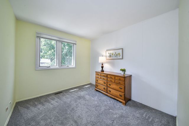 2287 Durham Drive, Wheaton, IL 60189