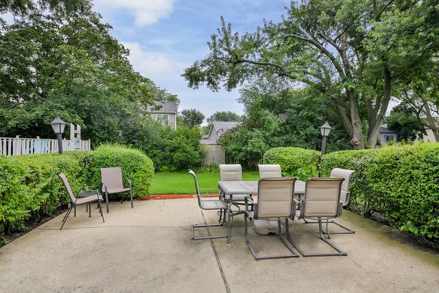 2287 Durham Drive, Wheaton, IL 60189