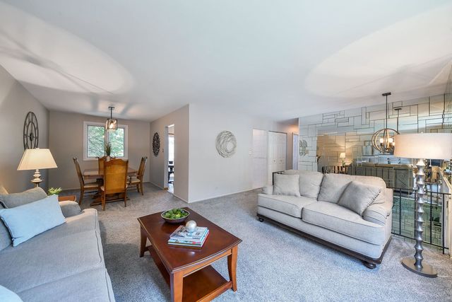 2287 Durham Drive, Wheaton, IL 60189