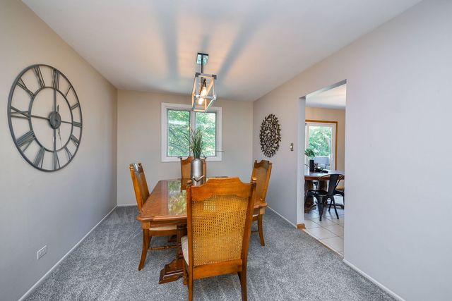 2287 Durham Drive, Wheaton, IL 60189