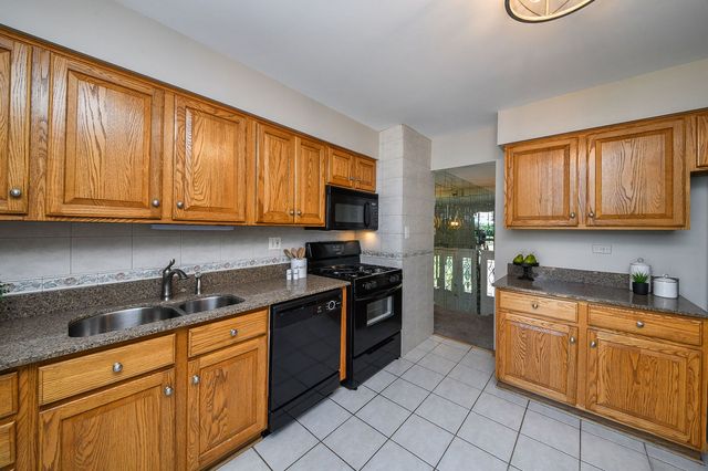 2287 Durham Drive, Wheaton, IL 60189