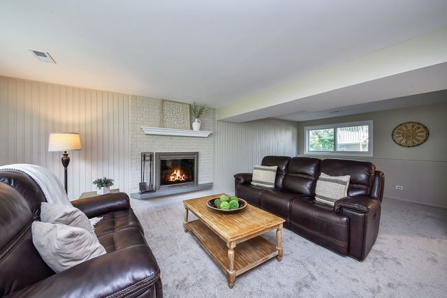 2287 Durham Drive, Wheaton, IL 60189