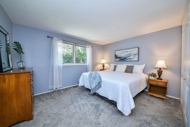2287 Durham Drive, Wheaton, IL 60189