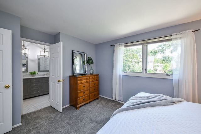 2287 Durham Drive, Wheaton, IL 60189
