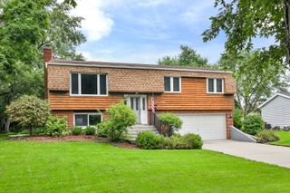 2287 Durham Drive, Wheaton, IL 60189