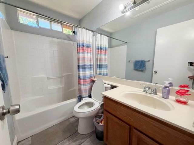 9572 S Coast Ln, Elk Grove, CA 95758