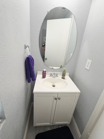 9572 S Coast Ln, Elk Grove, CA 95758