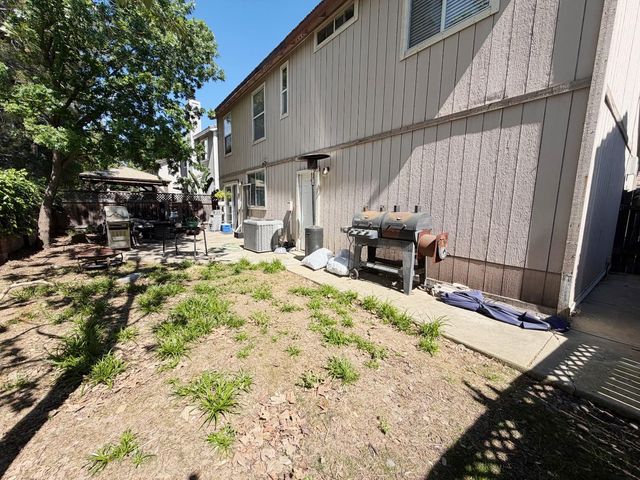 9572 S Coast Ln, Elk Grove, CA 95758