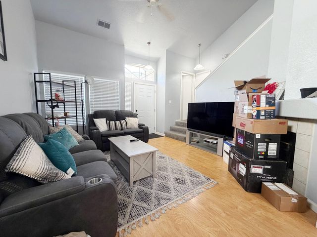 9572 S Coast Ln, Elk Grove, CA 95758