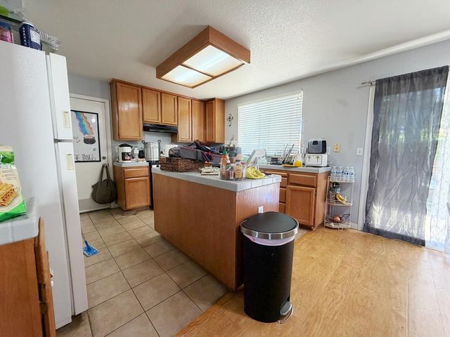9572 S Coast Ln, Elk Grove, CA 95758