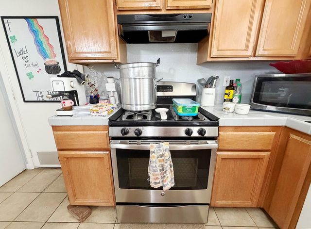 9572 S Coast Ln, Elk Grove, CA 95758