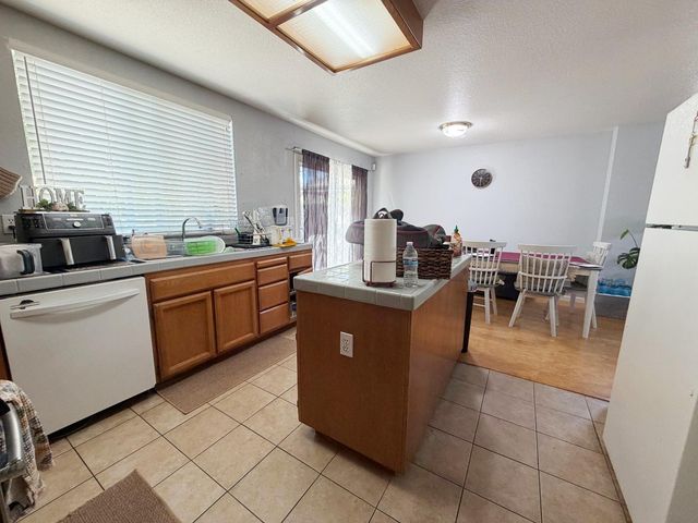 9572 S Coast Ln, Elk Grove, CA 95758