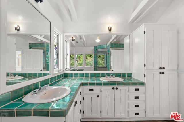 20 Latimer Road, Santa Monica, CA 90402