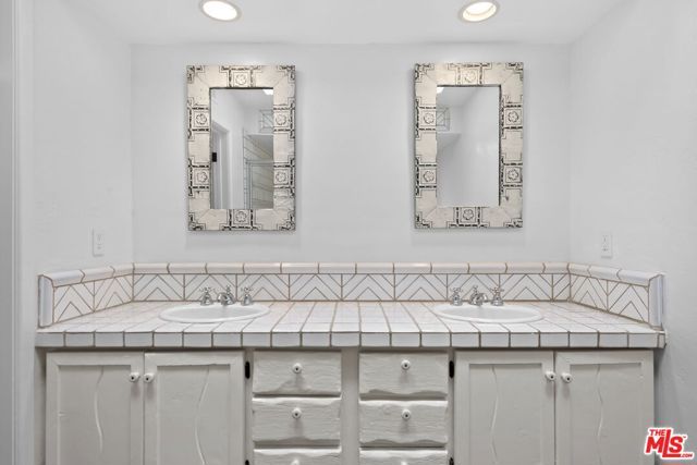 20 Latimer Road, Santa Monica, CA 90402