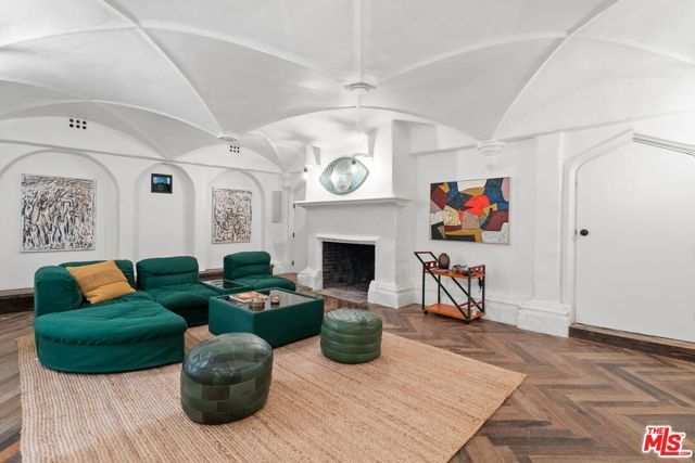 20 Latimer Road, Santa Monica, CA 90402