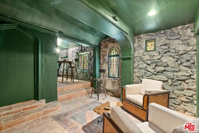 20 Latimer Road, Santa Monica, CA 90402