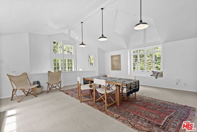 20 Latimer Road, Santa Monica, CA 90402