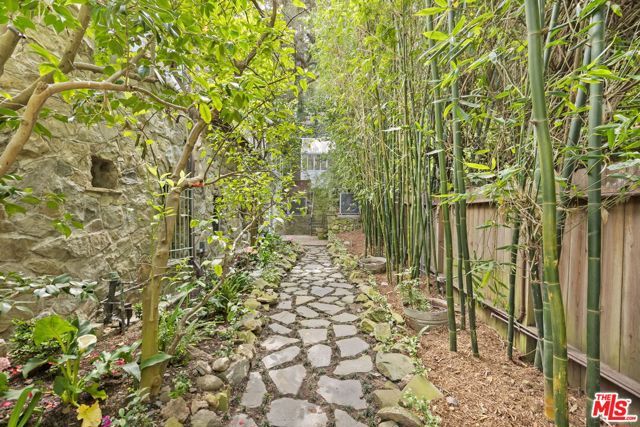 20 Latimer Road, Santa Monica, CA 90402