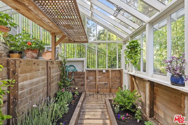 20 Latimer Road, Santa Monica, CA 90402