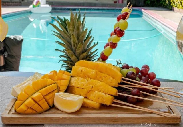 6220 Morella Avenue, North Hollywood, CA 91606