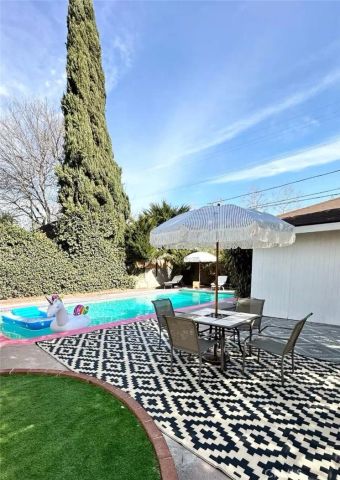 6220 Morella Avenue, North Hollywood, CA 91606